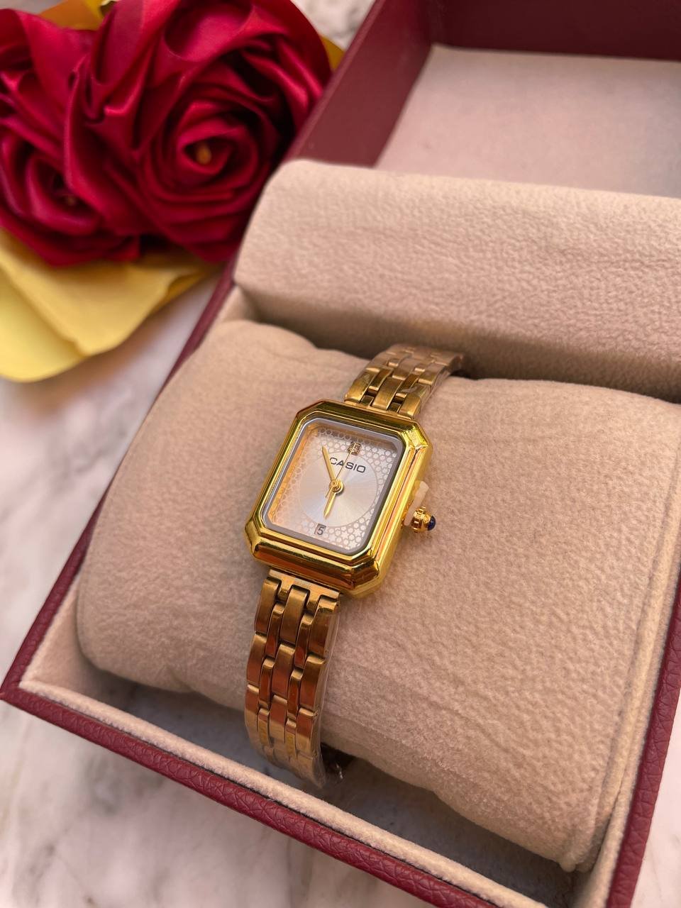 Montre Femme Rectangulaire – GRACE GOLD & WHITE