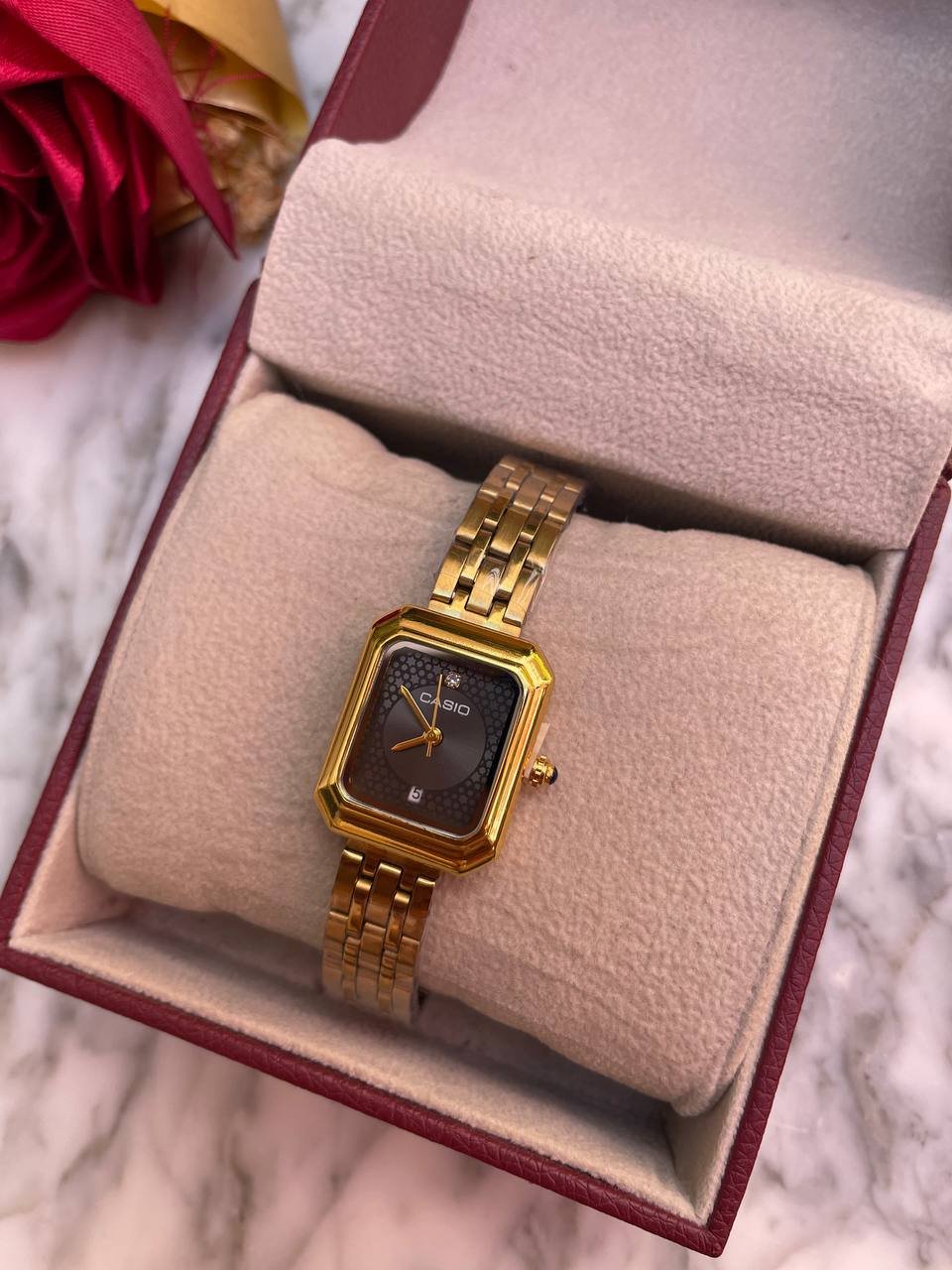 Montre Femme Rectangulaire – GRACE GOLD & BLACK